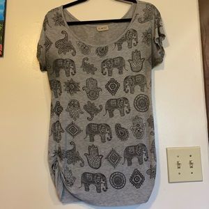 Free Kisses Gray t-shirt with black elephants
